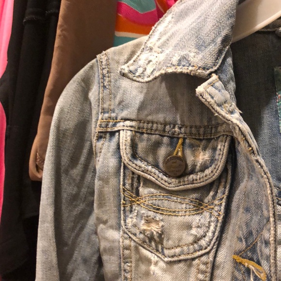 Distressed jean jacket - Picture 3 of 8